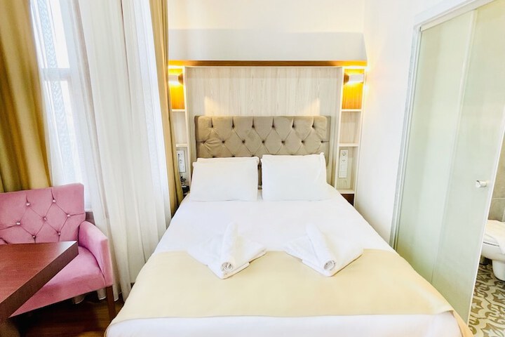 Room 11 of 52