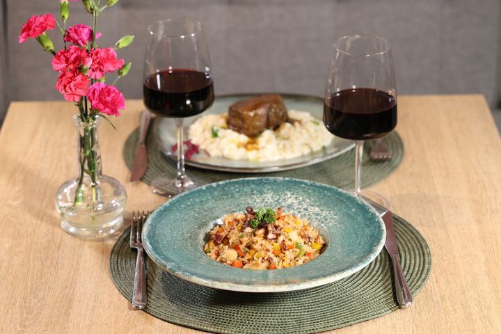 Dining 66 of 93