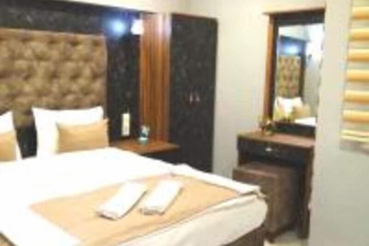 Room 5 of 15