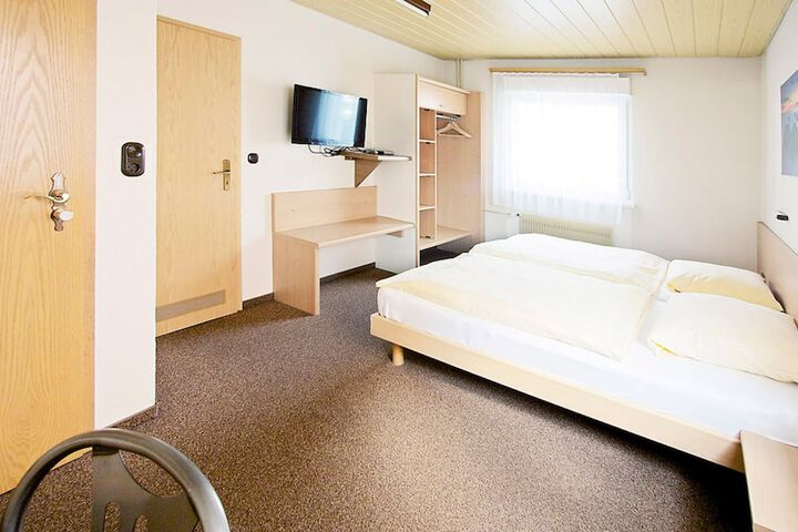 Room 11 of 43