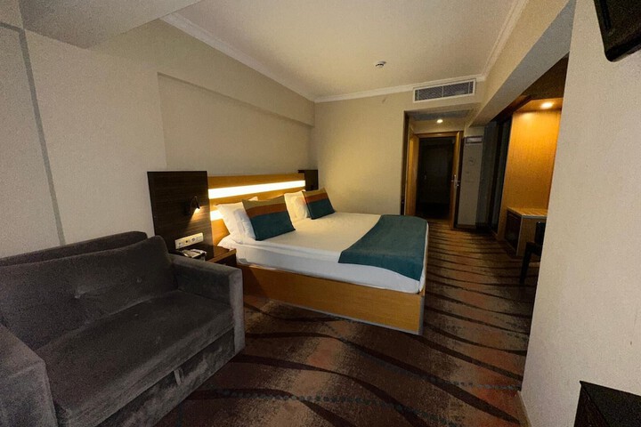 Room 29 of 65