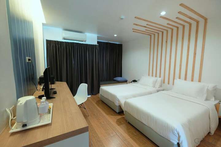 Room 8 of 40