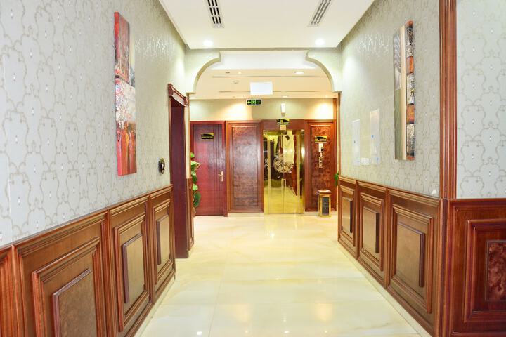 Ballroom/Hall 35 of 36
