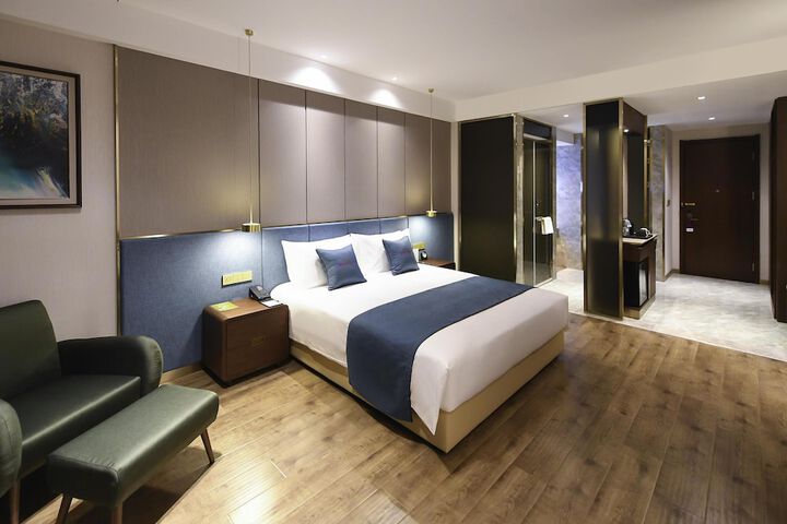 Room 6 of 44