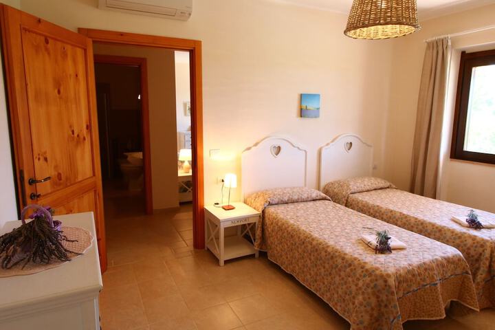 Room 4 of 42