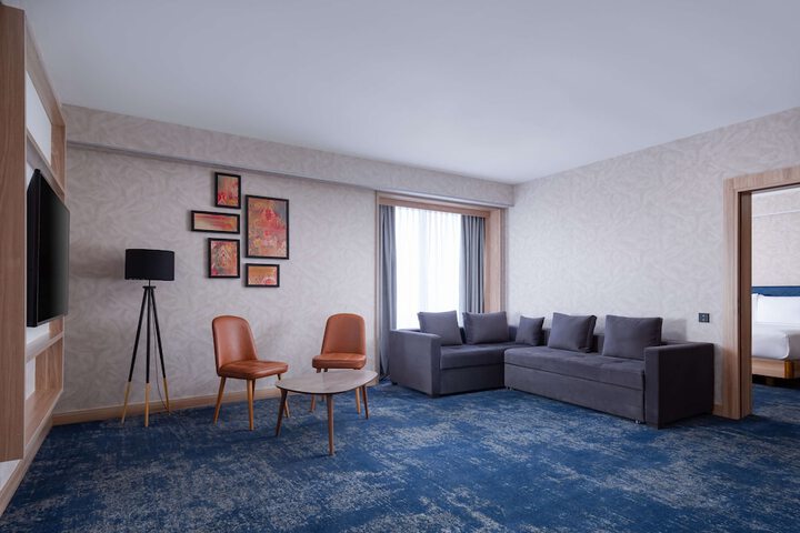 Room 33 of 141