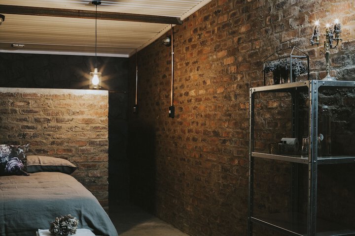 Room 10 of 12