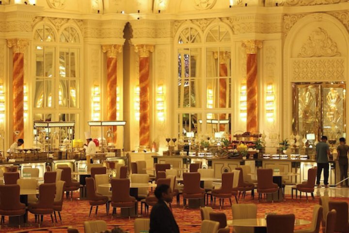 Ballroom/Hall 28 of 36