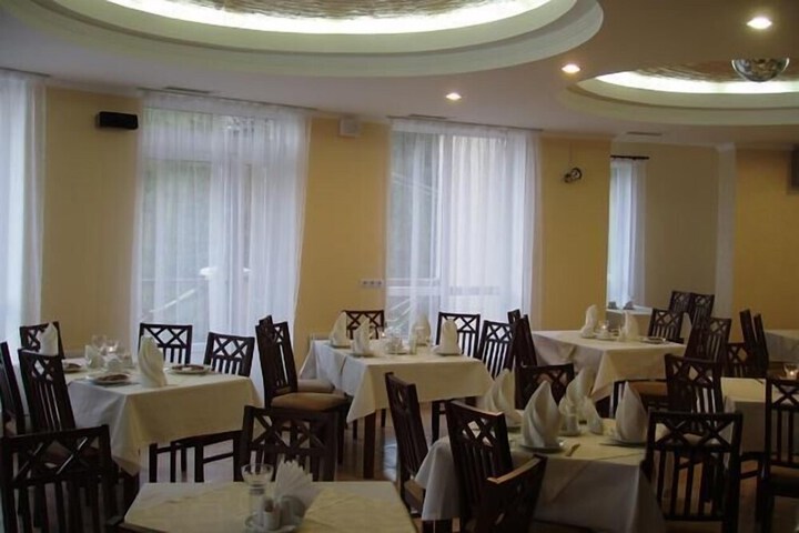 Dining 44 of 61