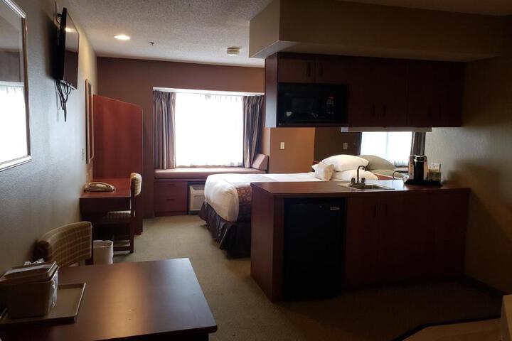 1 Queen Bed (9 of 34)