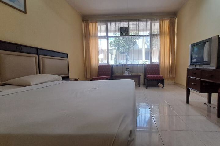 Room 37 of 79