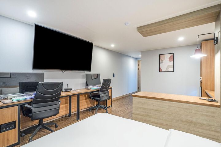 Room 104 of 105