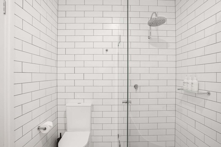 Room 65 of 143