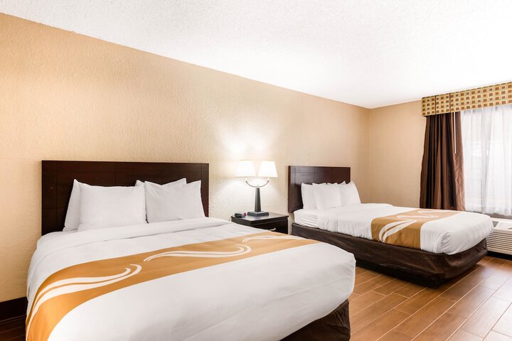 1 Queen Bed (13 of 14)