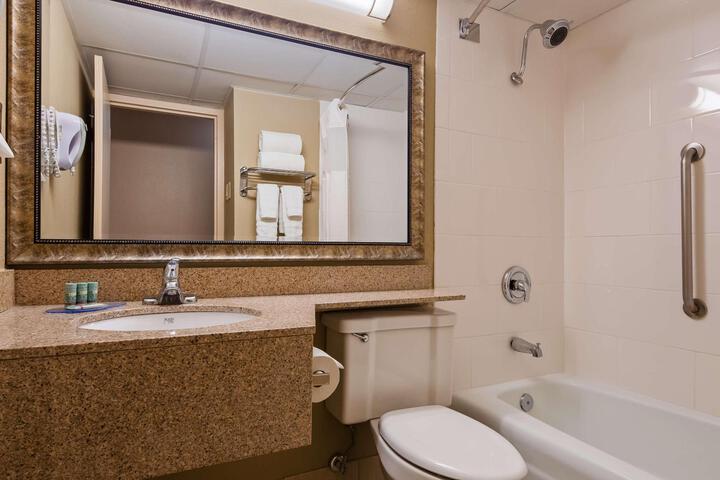 2 Queen Beds Microwave and Refrigerator WiFi Continental Breakfast (6 of 6)