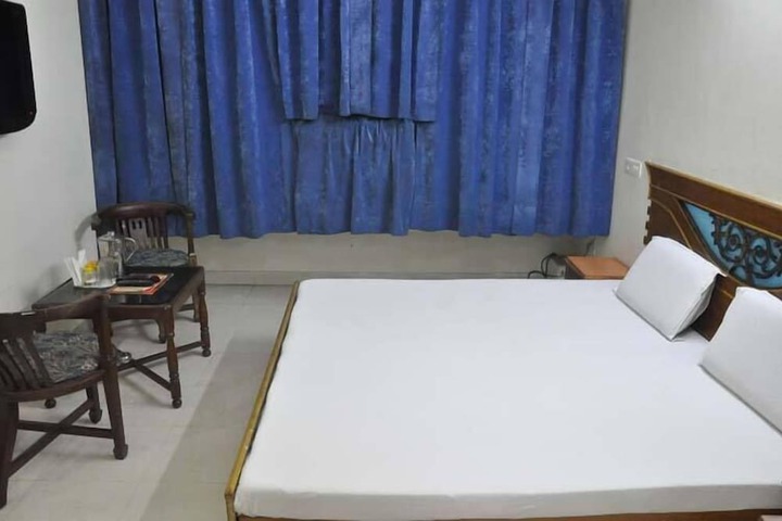 Room 7 of 19