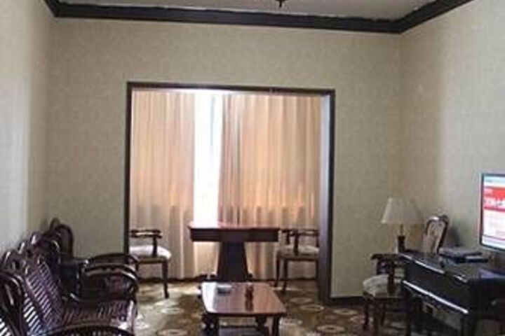 Room 10 of 19