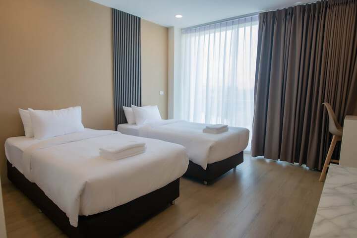 Room 11 of 27