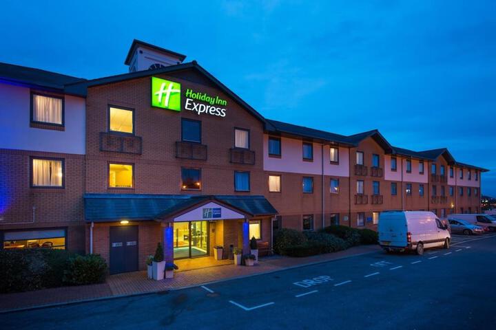 EXPRESS BY HOLIDAY INN SWANSEA M4 JCT43