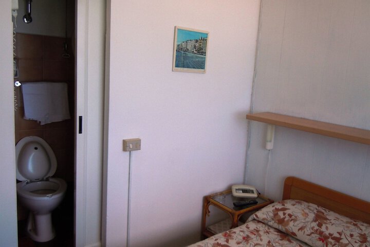 Room 19 of 59