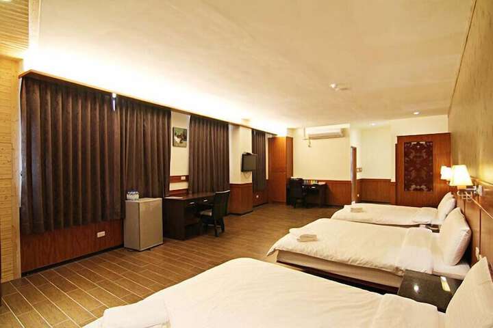 Room 10 of 33