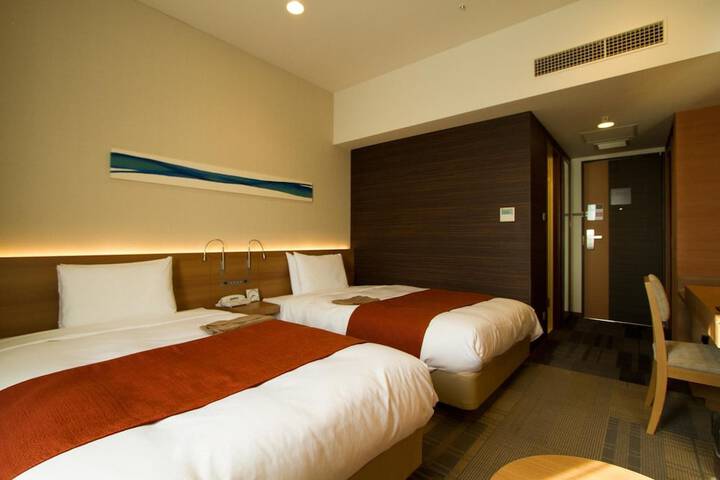 Room 17 of 27