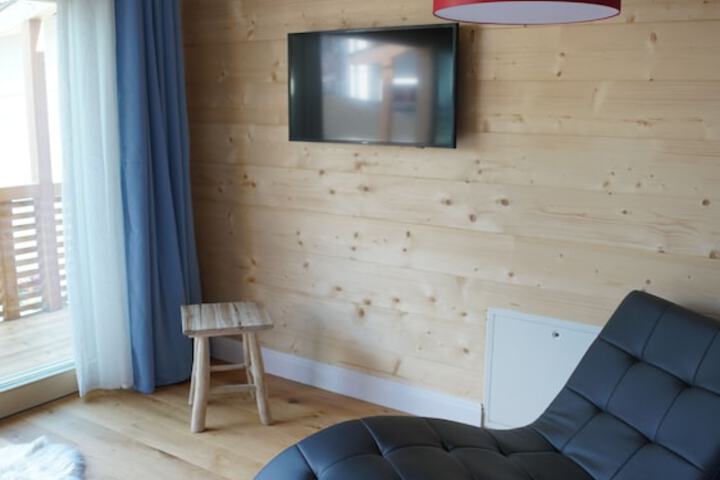 Room 4 of 133