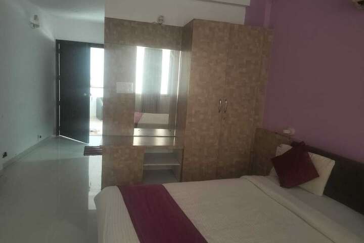 Room 6 of 24