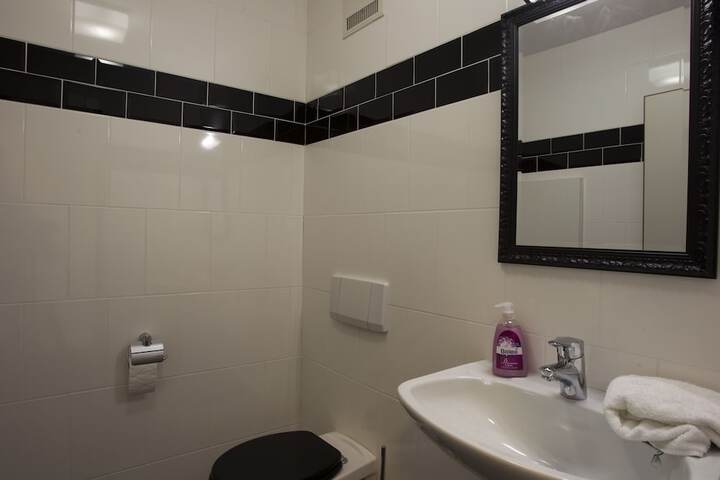 Room 5 of 14