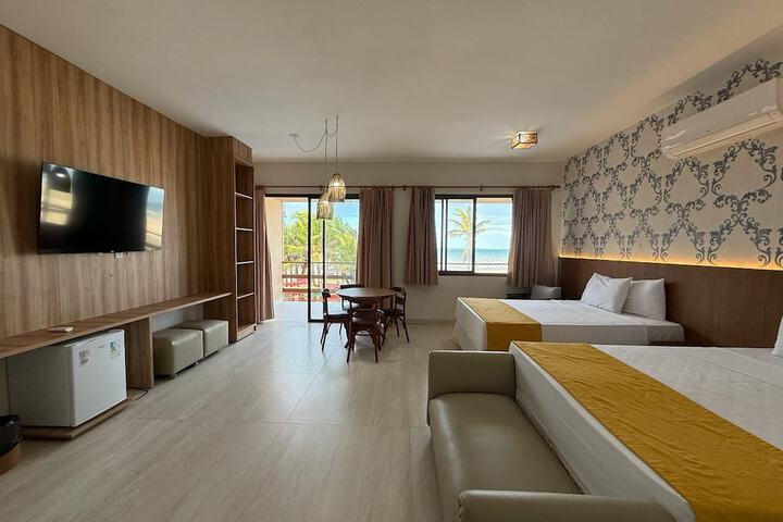 Room 8 of 102