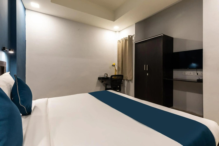 Room 4 of 10