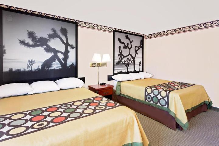 1 Queen Bed (1 of 16)