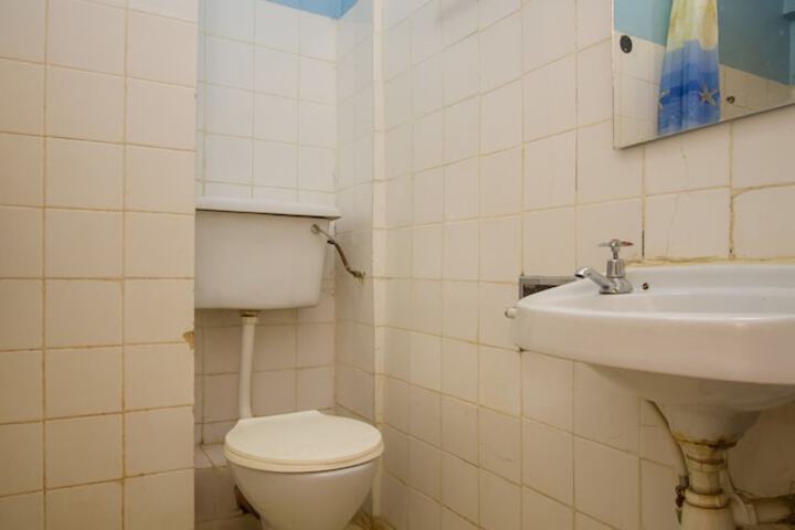 Room 11 of 27