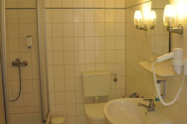 Room 43 of 81