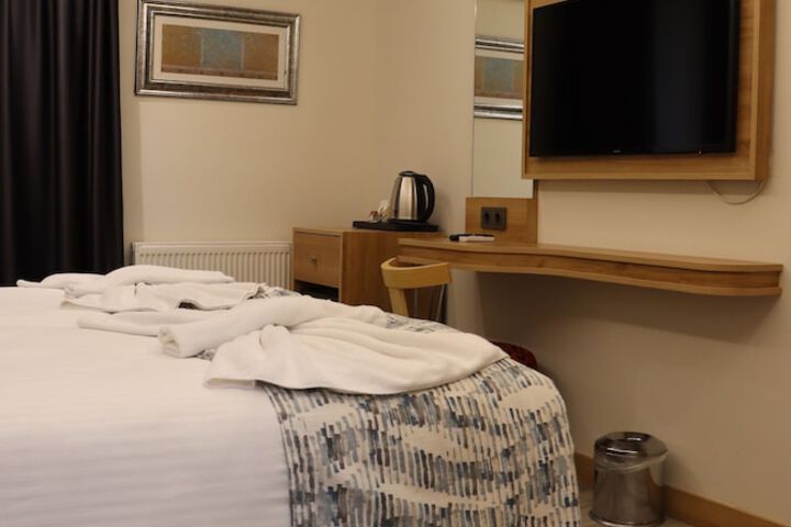 Room 16 of 32