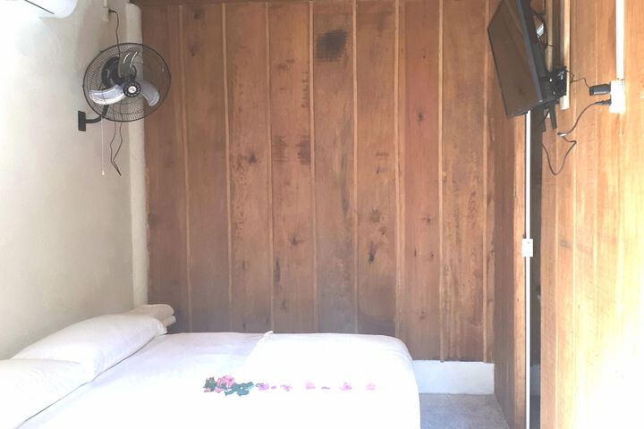 Room 12 of 28