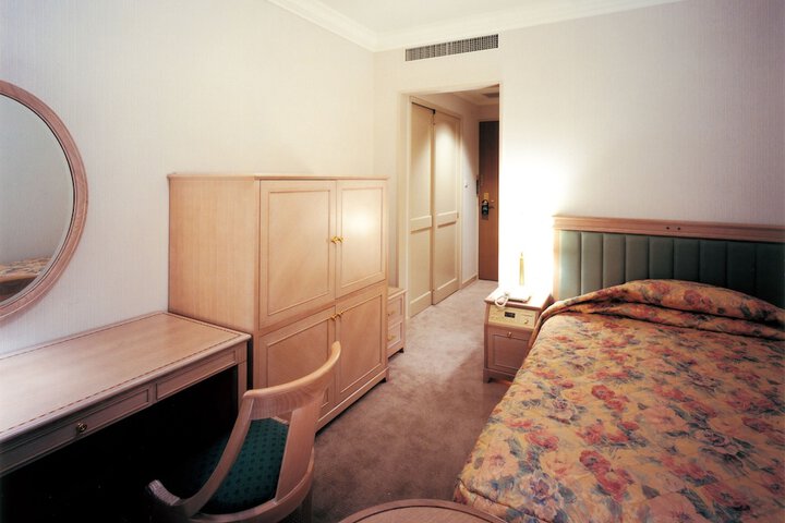 Room 4 of 31
