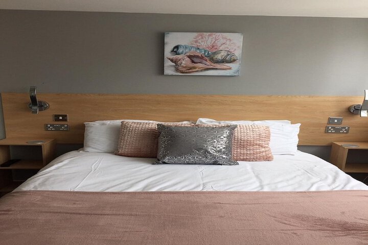 Room 5 of 20