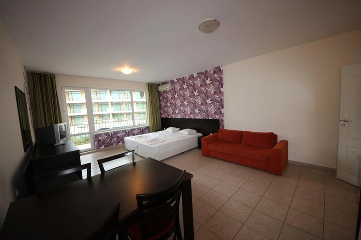 Room 4 of 13