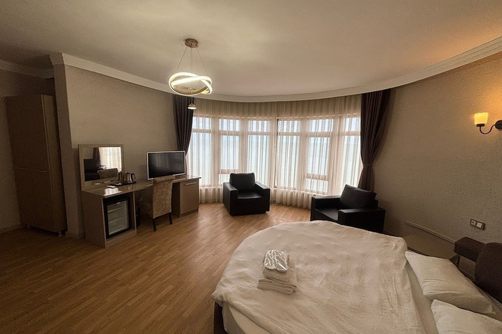 Room 13 of 29