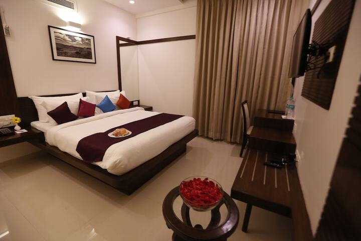 Room 4 of 83