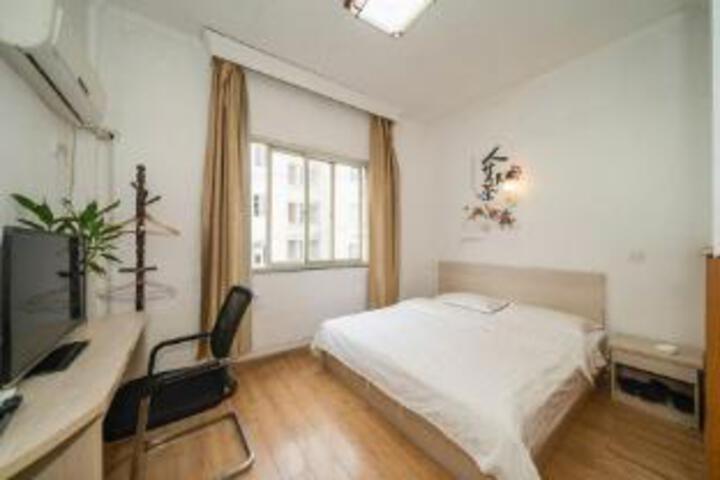 Room 5 of 6