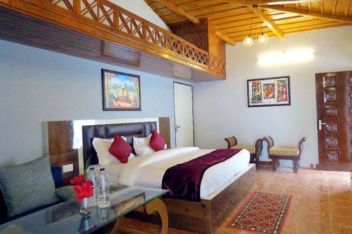 Room 6 of 13