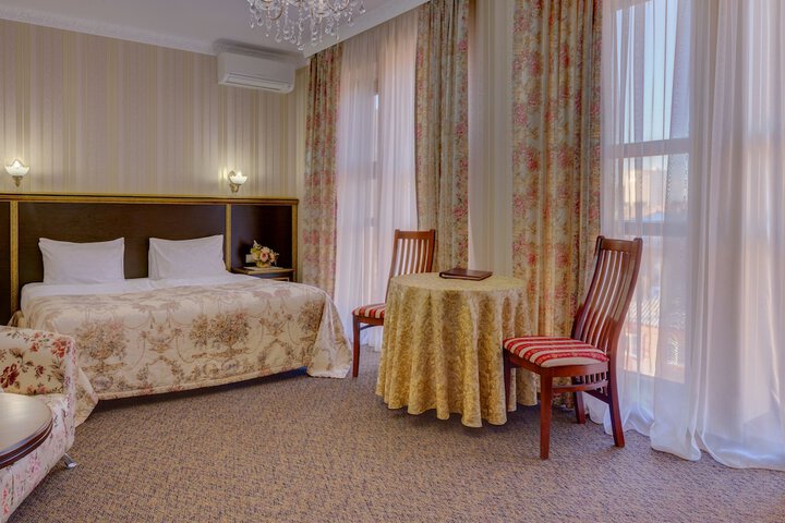Room 32 of 63