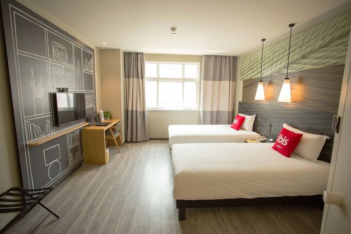 Room 5 of 30