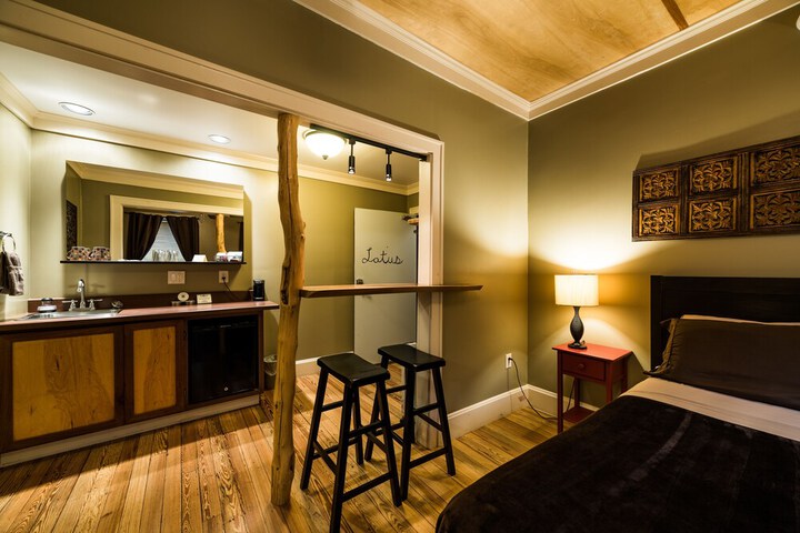 Room 18 of 68
