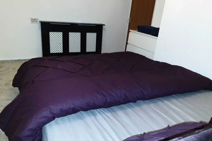 Room 6 of 12