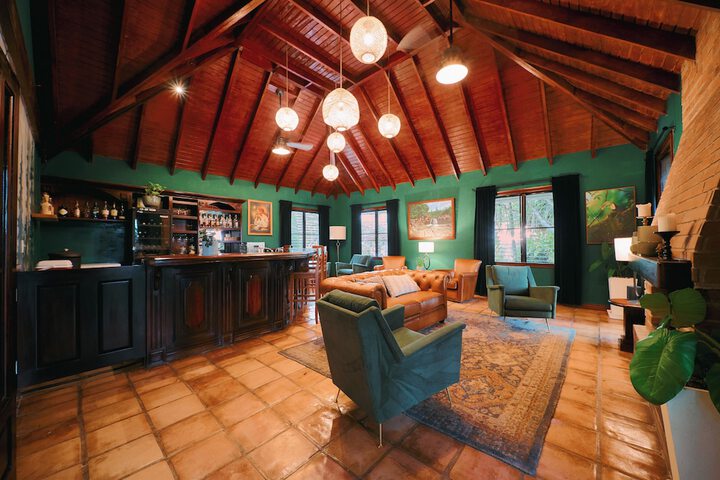 Lounge 200 of 252