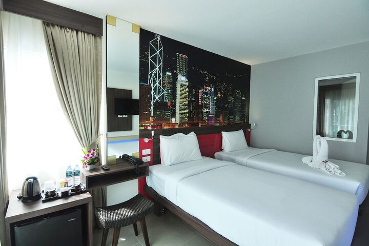 Room 27 of 77