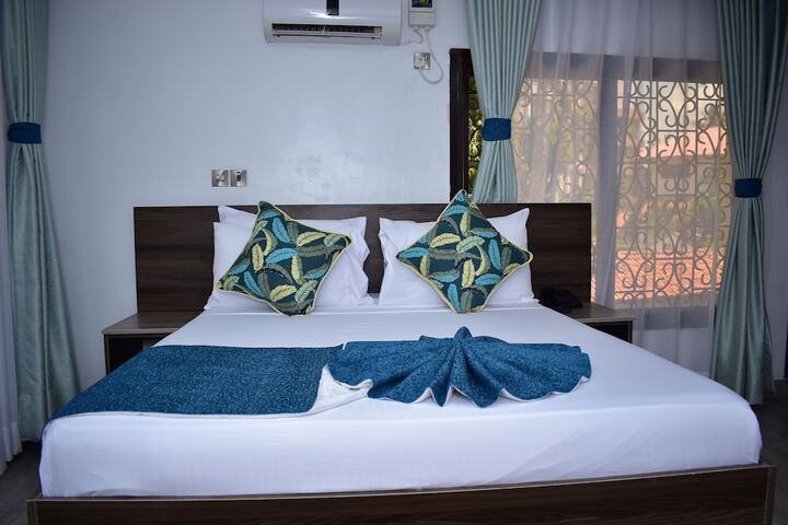 Room 8 of 24
